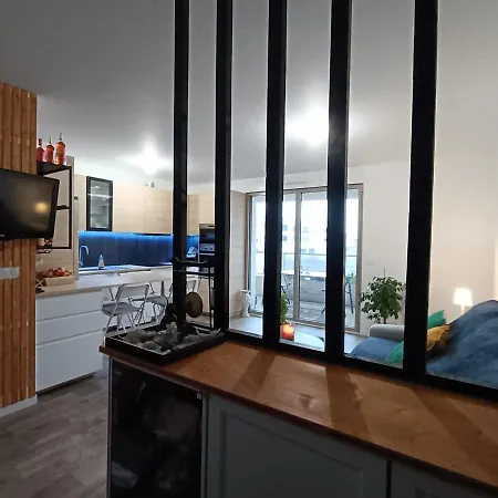 Chambre Dans Un Joli Cosy Μπορντό